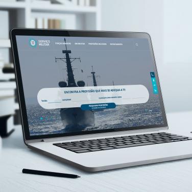Portátil com imagem do Portal de Recrutamento Militar
