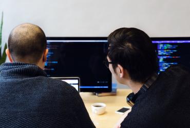 programadores no computador